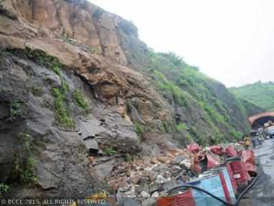 हल्के वाहनों के लिए कीरतपुर-मनाली राष्ट्रीय राजमार्ग खोला गया