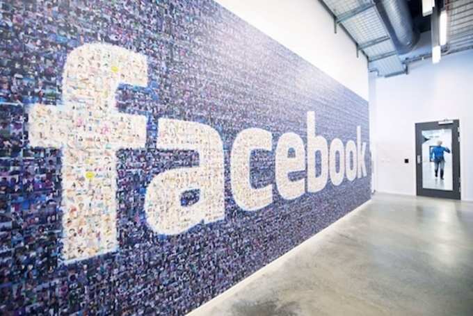 फेसबुक    फेसबुक टॉप ब्रैंड्स के मामले में 10वें पायदान पर है।