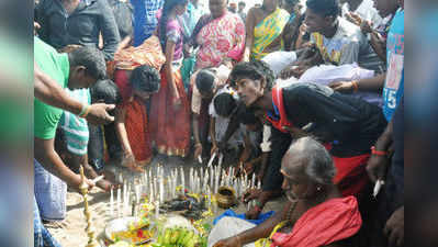 ಸುನಾಮಿಗೆ ಹನ್ನೊಂದು: ಕಡಲಿಗೆ ಕ್ಷೀರಾರ್ಪಣೆ