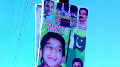 बीजेपी MLA के पोस्टरों में पाकिस्तानी झंडा दिखने पर बवाल