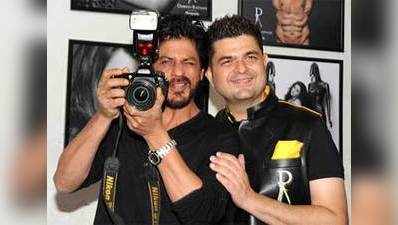 SRK turns photographer for Dabboo 