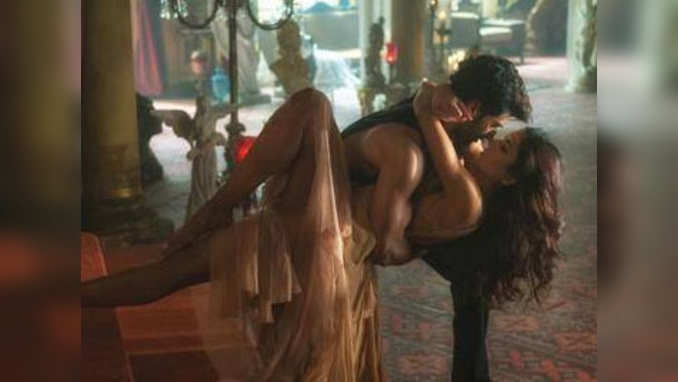 Katrina-Adityas songs video from Fitoor a copy? 