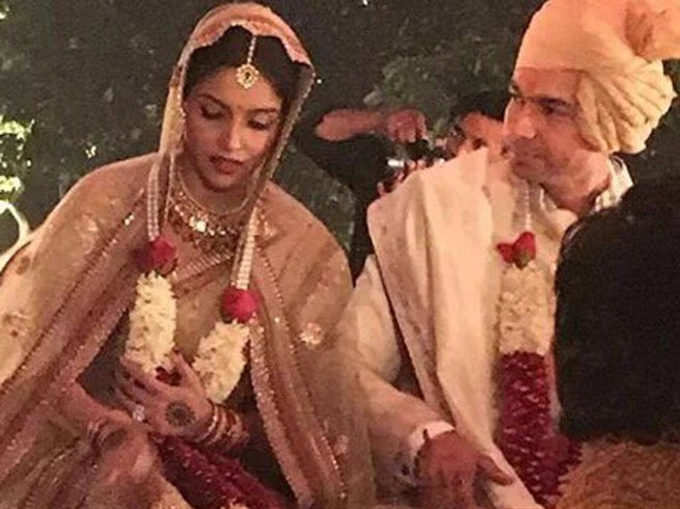 असिन और राहुल ने एक ही दिन में दो बार रचाई शादी