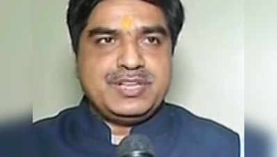 Former executive editor of Shiv Senas mouthpiece joins BJP 