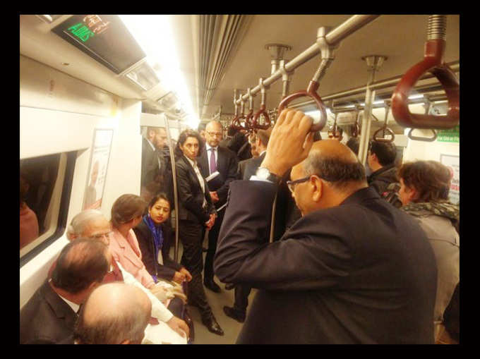 मोदी संग ओलांद ने की मेट्रो की सवारी