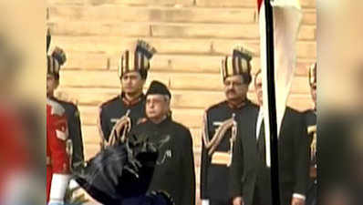 President Mukherjee, French President arrive for R-Day celebrations 