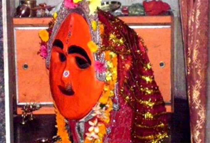 सिर्फ शिंगणापुर नहीं, इन मंदिरों में भी महिलाओं के प्रवेश पर रोक