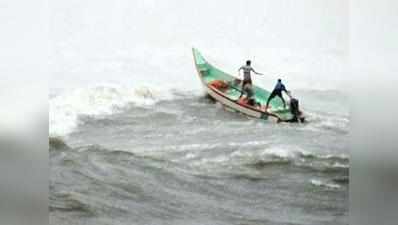 டோக்கன் வாங்காத இழுவை படகுகளுக்கு மீன்வளத்துறை அபராதம்