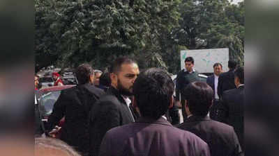 कन्हैया की पेशी के दौरान वकीलों का बवाल, पत्रकारों और छात्रों को पीटा