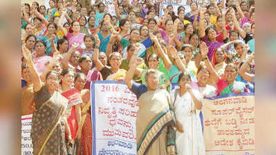 ಕೆಲಸದ ಅವಧಿ ವಿಸ್ತರಣೆ ಖಂಡಿಸಿ ಪ್ರತಿಭಟನೆ