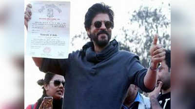 After 28 years, Shah Rukh Khan collects DU degree 