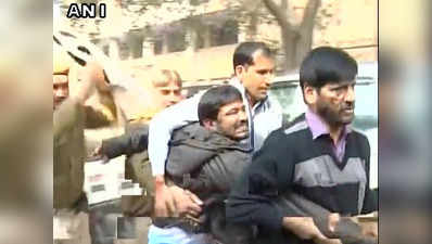 पटियाला हाउस कोर्ट में वकीलों ने कन्हैया कुमार पर बोला हमला