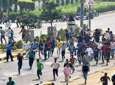 हरियाणा: जाट प्रदर्शनकारियों ने सेना को कुछ यूं किया बेबस, रोके जवानों के ट्रक