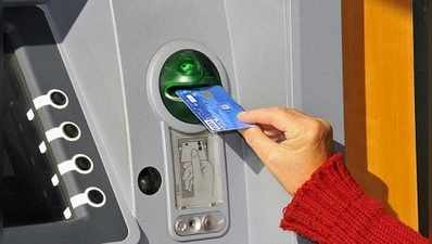 ATM-এ কার্ড ঢোকালেন টাকা বেরোলো না, কী করবেন