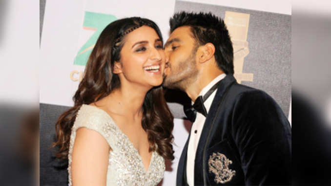 Ranveer Singh kisses Parineeti Chopra 