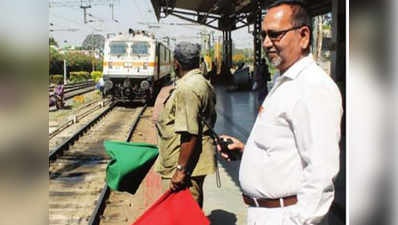 तीन पीढ़ी से स्टेशन मास्टर प्रसाद के लिए रेल बजट आम