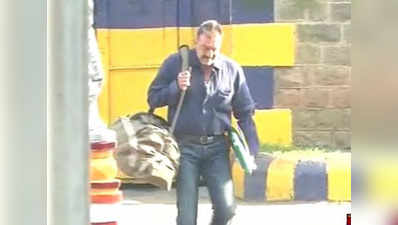Mumbai bomb blasts case: Sanjay Dutt walks out of jail 