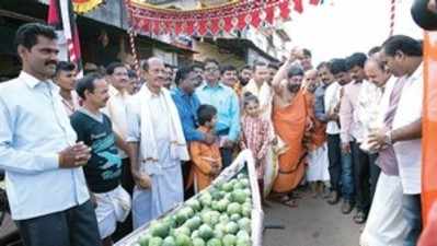 ಕಕ್ಕುಂಜೆ ಹಸಿರು ಹೊರೆಕಾಣಿಕೆ ಮೆರವಣಿಗೆ