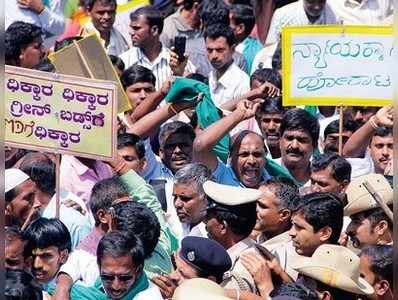 ಬಾಕಿ ಪಾವತಿಗಾಗಿ ಕಬ್ಬು ಬೆಳೆಗಾರರ ಪ್ರತಿಭಟನೆ