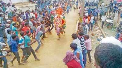 ರಸದೌತಣ ಉಣಬಡಿಸಿದ ದನ ಬೆದರಿಸುವ ಸ್ಪರ್ಧೆ