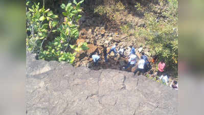 छिंदवाड़ा में शिव मंदिर में चट्टान गिरने से 3 लोगों की मौत