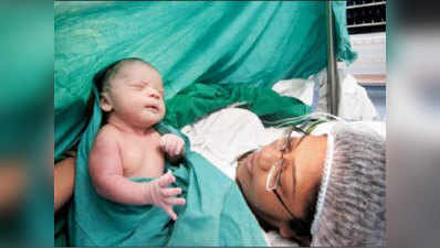 मुंबई की पहली टेस्ट-ट्यूब बेबी बनी मां