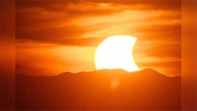 सूर्य ग्रहण आज, बुरे असर से बचने के लिए करें उपाय