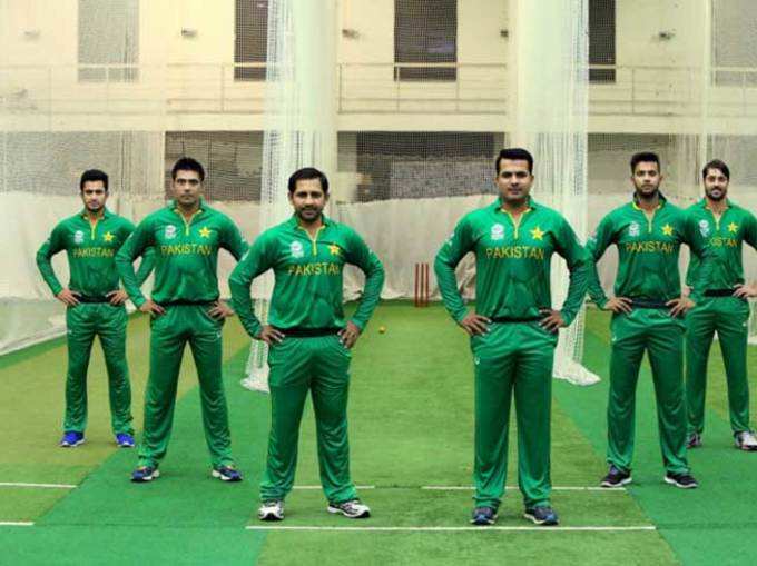 नई ड्रेस में पाकिस्तानी टीम