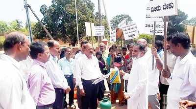 ಕಡಬ: ನೀರಿಗಾಗಿ ನಾಗರಿಕರ ಪ್ರತಿಭಟನೆ