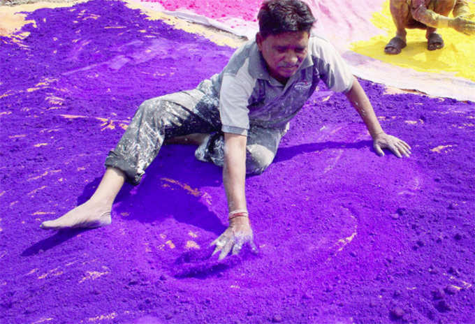 होली पर राशिनुसार करें रंगों का इस्तेमाल, बढ़ेगा सौभाग्य