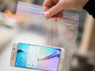 होली पर स्मार्टफोन को इस तरह से बचाएं पानी और रंगों से