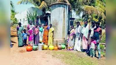 ನೀರಿನ ಟ್ಯಾಂಕ್ ಸ್ವಚ್ಛತೆಗೆ ಆಗ್ರಹಿಸಿ ಪ್ರತಿಭಟನೆ