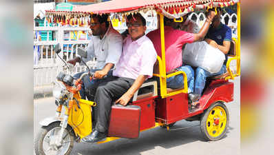 बिना मंजूरी वाली ई-रिक्शा की अवैध बिक्री के खिलाफ विशेष अभियान