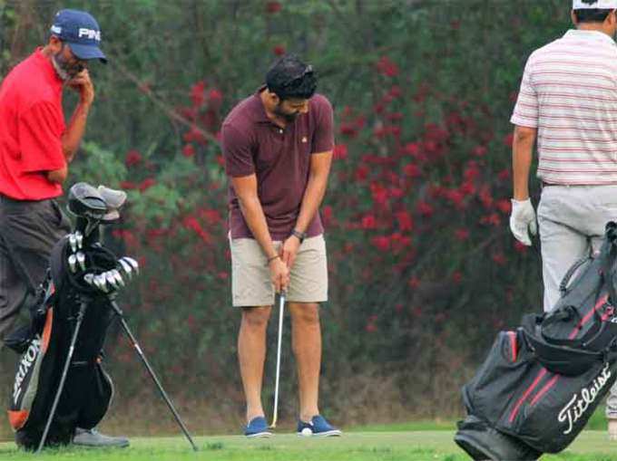 PICS: धोनी-रोहित ने गोल्फ में आजमाया हाथ
