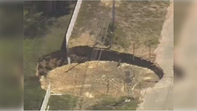 Watch: Massive hole opens in Florida park 