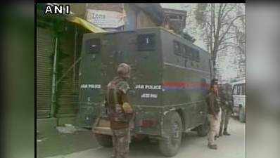 जम्मू-कश्मीरः पुलवामा में आतंकवादियों का पुलिस टीम पर हमला