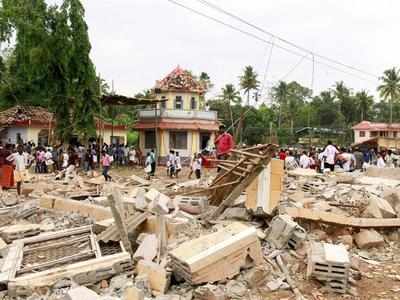 పుట్టింగల్ ఘటనలో అయిదుగురి అరెస్టు