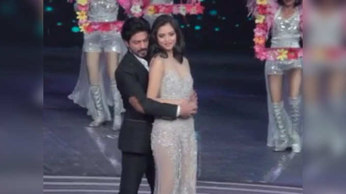 SRK steals the show at fbb Femina Miss India finale!