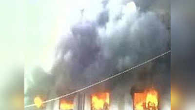 भीषण आग में फंसे 350 लोगों को सुरक्षित निकाला गया