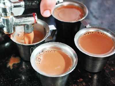 चाय की दुकानों से यूपी में भेदभाव मिटाने की कोशिश