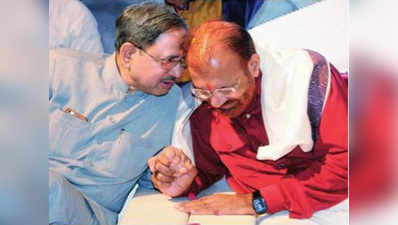गुजरात के डीजीपी को लेकर अमित शाह और CM आनंदीबेन के बीच तनातनी