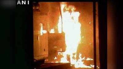 अलीगढ़ मुस्लिम यूनिवर्सिटी में भड़की हिंसा, प्रॉक्टर ऑफिस में आगजनी और फायरिंग