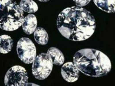शिरडी साईं बाबा के दान पात्र में मिले 92 लाख के हीरे