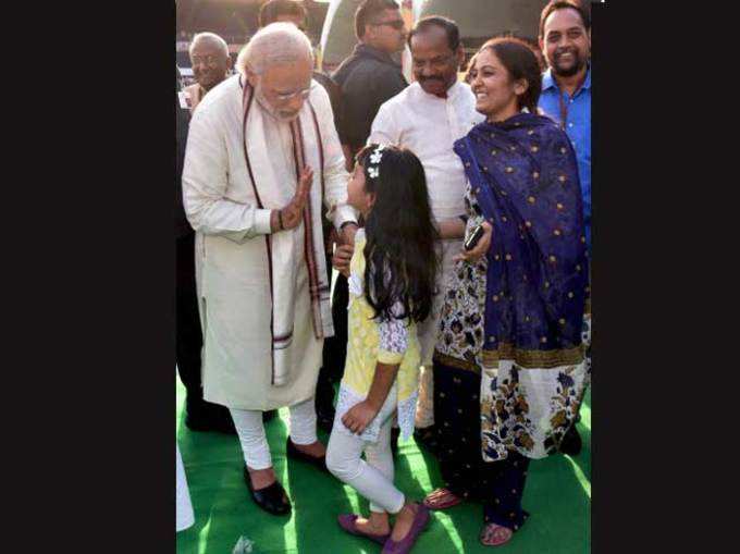 PM से मिलीं गुजराती मां-बेटी