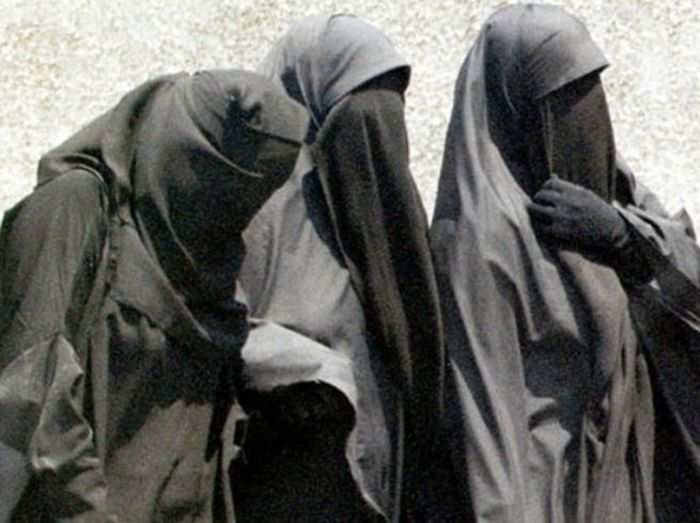 ईरान: पुलिस जबरन लागू कराएगी इस्लामिक ड्रेसकोड