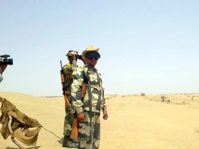 पारा 50 के पार, BSF जवान सीमा पर तैनात