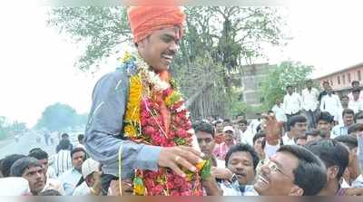 প্রতিবন্ধী চুড়িওয়ালা রামু এখন দাপুটে IAS অফিসার