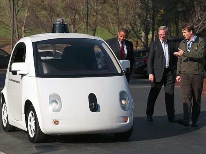 गूगल ला रहा है अपने आप चलने वाली अजूबा कार