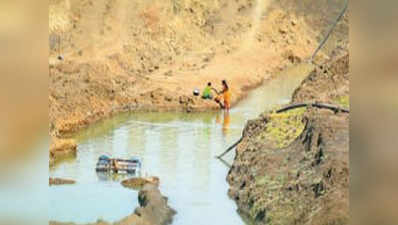 लातूर में सूखी नदी को फिर से जिंदा कर रहे हैं ग्रामीण