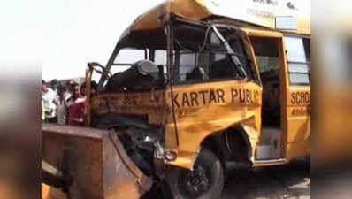 20 children injured as school bus collides with truck 